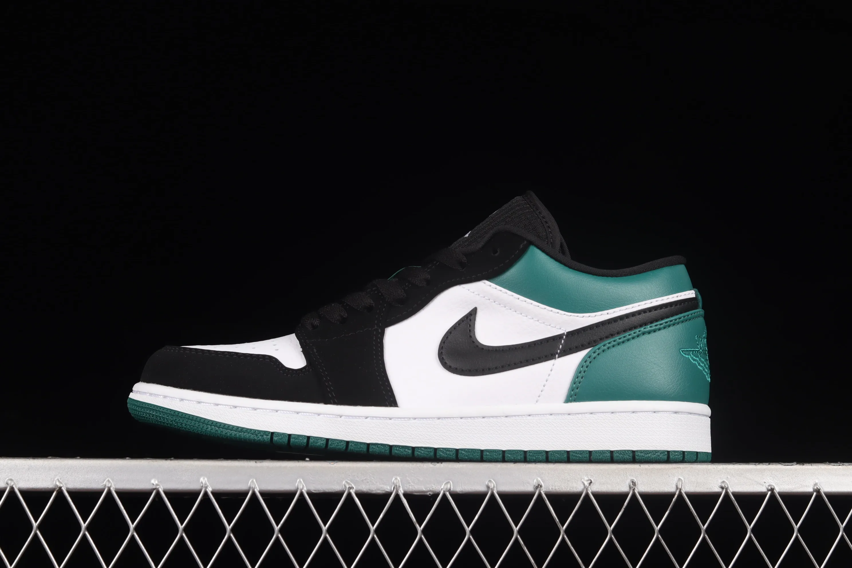 All categories Air Jordan Jordan series basketball shoes Air Jordan 1 Low G version pure original Air Jordan 1 Low AJ1 Joe 1 black and green toe low-top cultural basketball shoes 553558-113